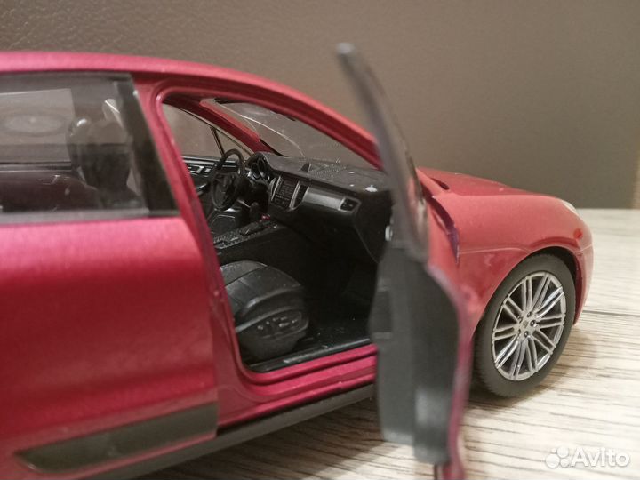 Модель автомобиля 1 24