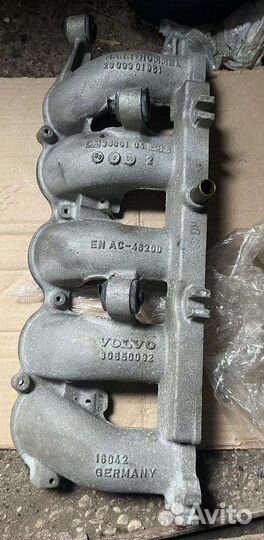 Впускной коллектор Volvo S40, V50, C30 2.4