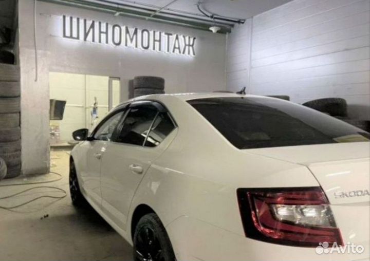 Triangle PL01 275/45 R21