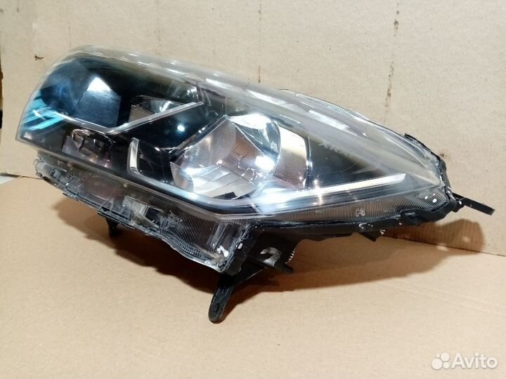 Фара левая X ray б/у