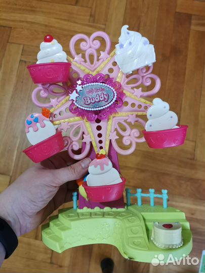 Домик кукольный и карусель для кукол