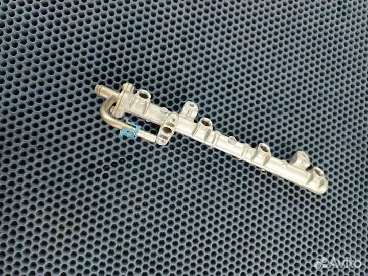 Suzuki GSX-R750 R731 топливная рампа