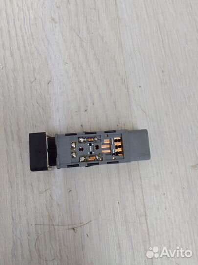 Кнопка подогрева сиденья Kia RIO 2 Лев