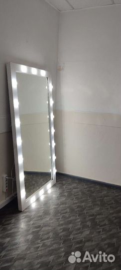 Гримерное зеркало (торг) с лампочками