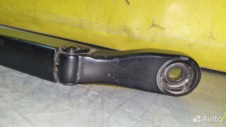 Поводок стеклоочистителя передний правый Geely