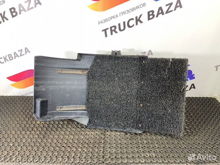 Крыло переднее левое задняя часть