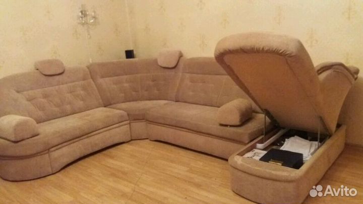 Холл угловой