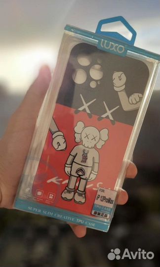 Чехлы на iPhone 11 / 12