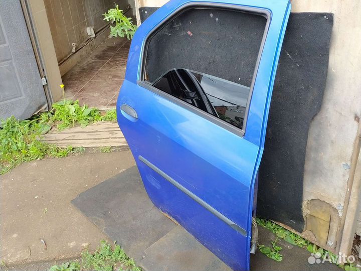 Задняя правая дверь Рено Логан
