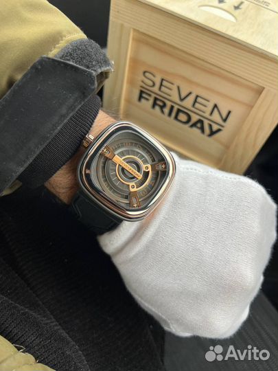 Часы sevenfriday Industrial