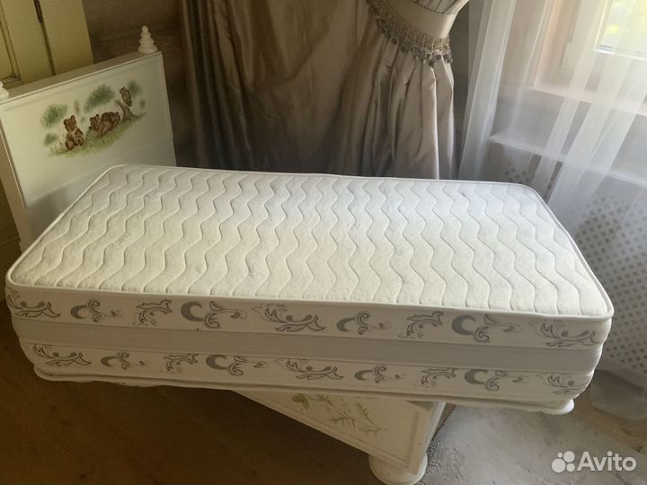 Детская кровать с матрасом