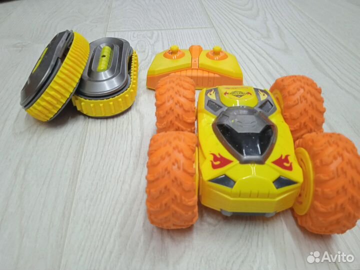 Машинки хот вилс. Вездеход, перевертыш