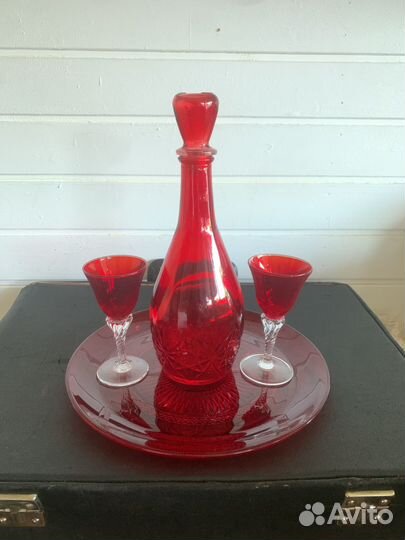 Графин с рюмками цветное стекло