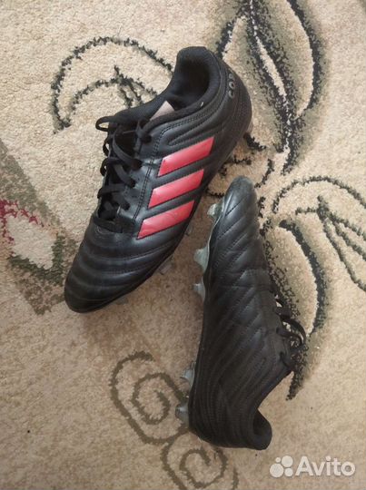 Футбольные бутсы adidas