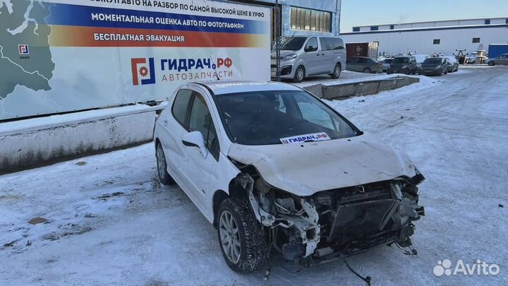 Уплотнитель стекла двери передней левой Peugeot 30