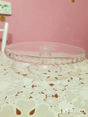 Тортница на ножке из стекла