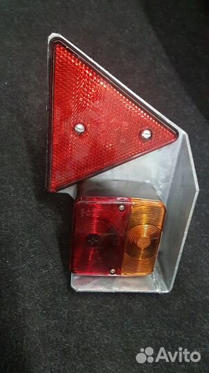 Задний правый фонарь с кронштейном мзса 81771