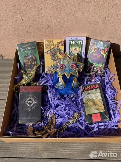 Огромный бокс с хранителями и картами таро