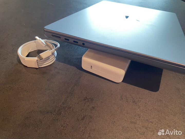 Macbook pro 14 m1 16 512