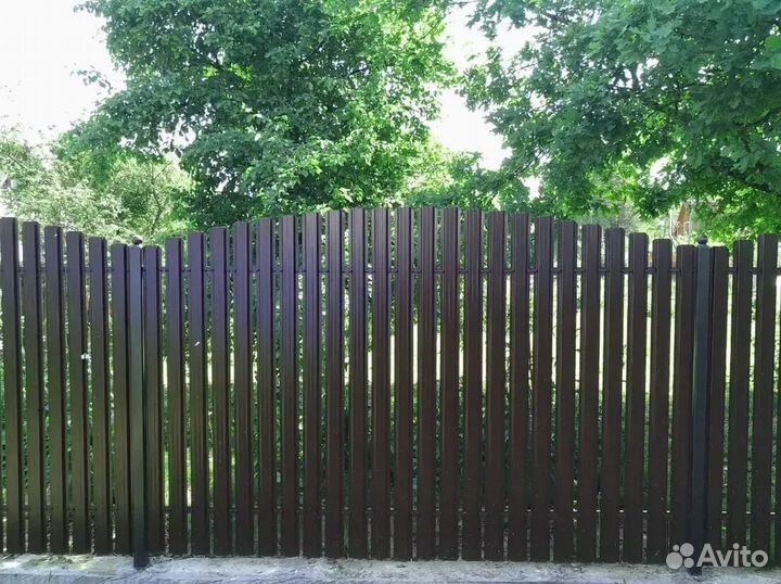 Заборы из евроштакетника со склада новые