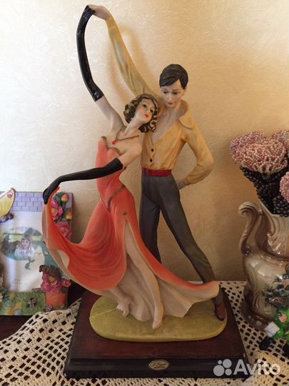 Статуэтка танец