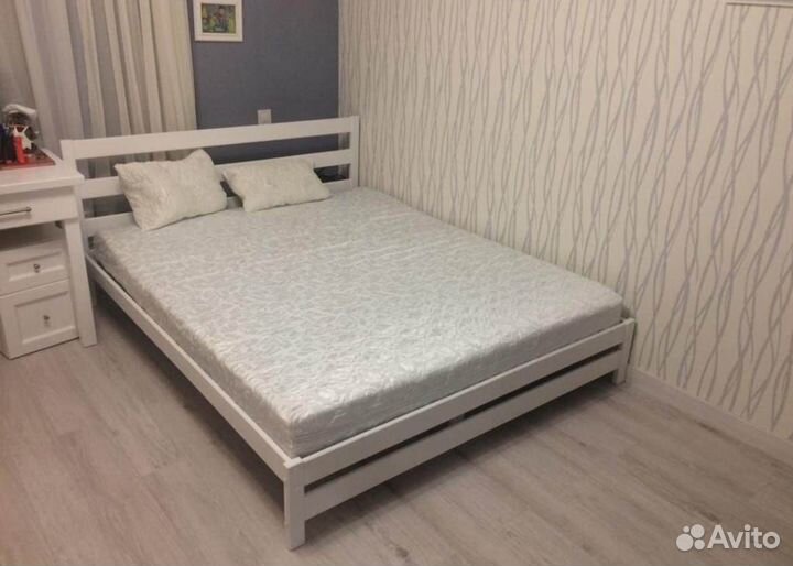 Кровать для двоих человек без матраса