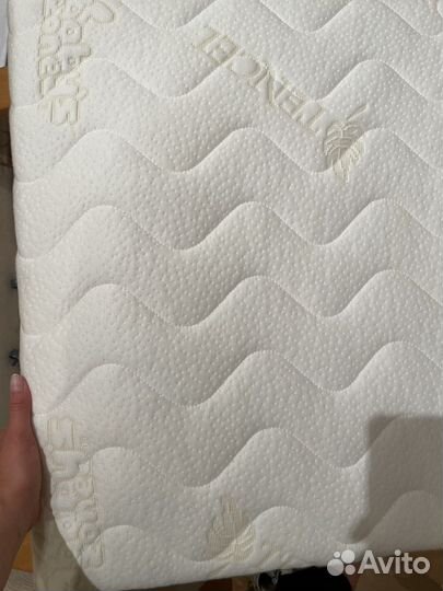 Детская кроватка с маятником и ящиком