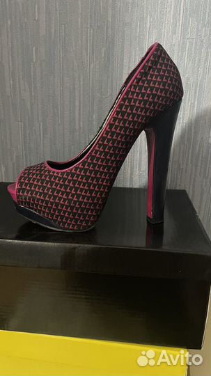 Туфли. Одевались 1-2 раза. Размер 36-37