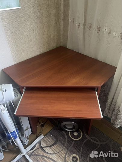 Компьютерный стол угловой