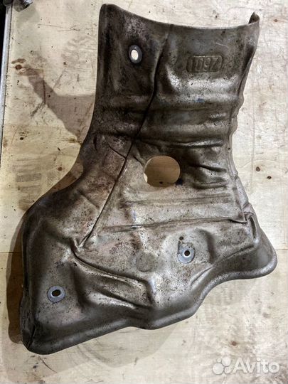 Кожух выпускного коллектора Mazda 3 BK 1.6