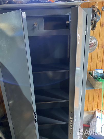 Сейф металлический