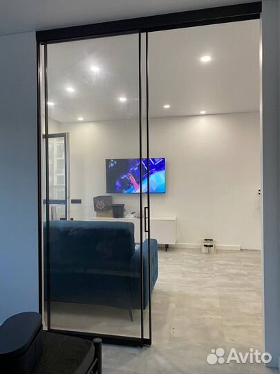 Распашные двери из стекла