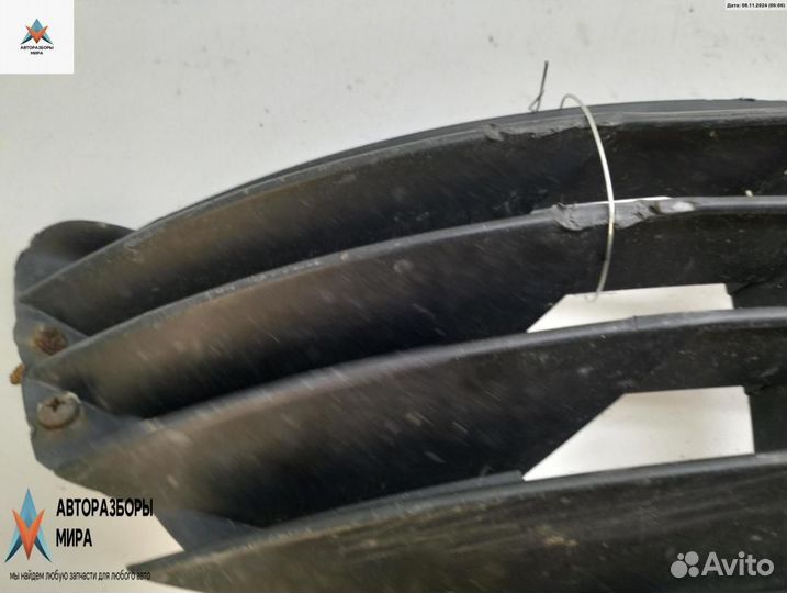 Заглушка (решетка) в бампер Volkswagen Passat