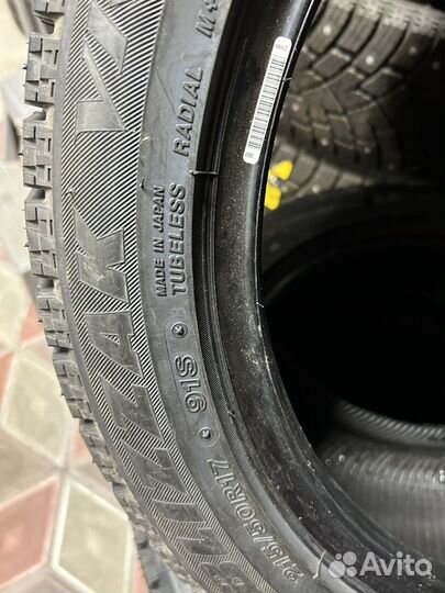 Bridgestone Blizzak VRX 215/50 R17 91S