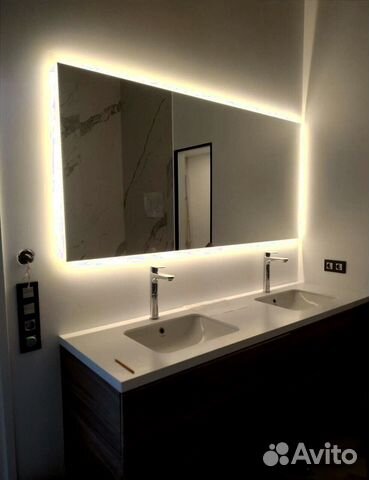 Прямоугольное «парящее» зеркало с LED подсветкой