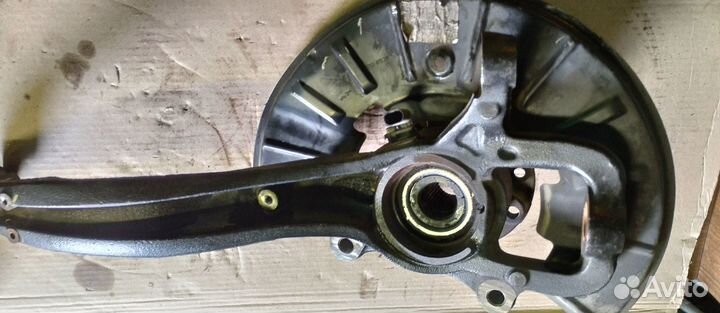 Кулак передний правый VW Touareg NF 7P6407246A