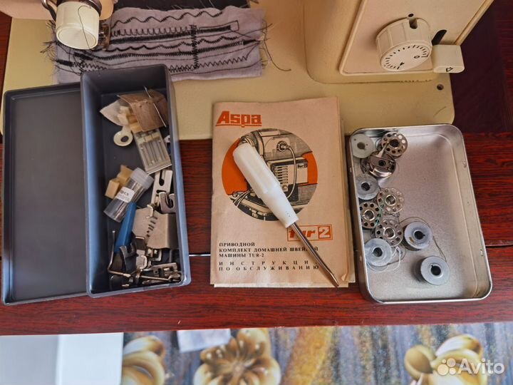 Швейная машина Чайка 142м