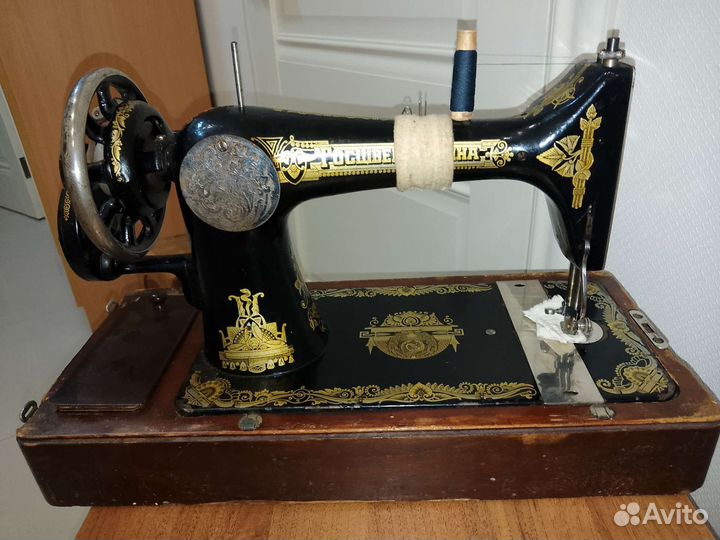 Старинная швейная машинка ручная