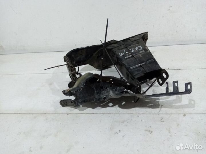 Кронштейн усилителя переднего бампера левый Merced