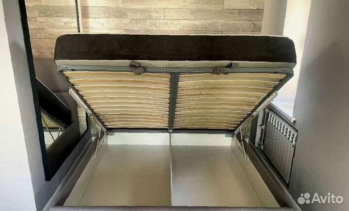 Кровать дизайнерская мягкая