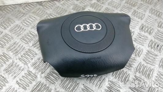 Подушка безопасности водителя audi A6 C5 (96G05J30