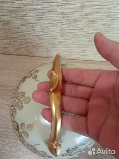 Антикварная фарфоровая бонбоньерка