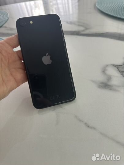 iPhone SE, 64 ГБ