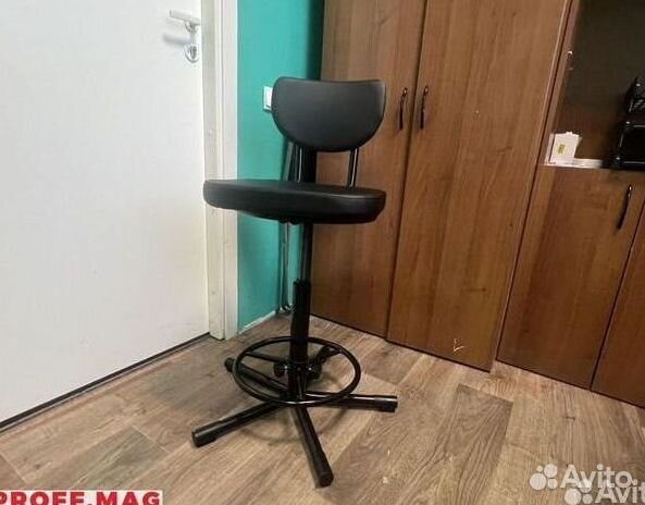 Стул на винтовой опоре HU505