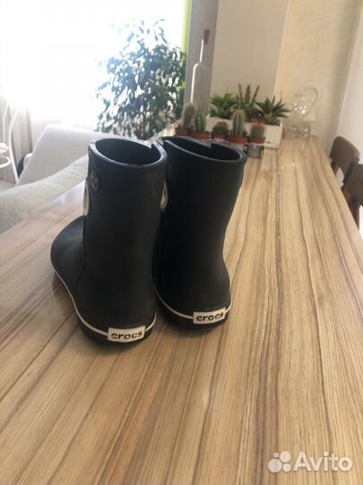Резиновые сапоги crocs w6