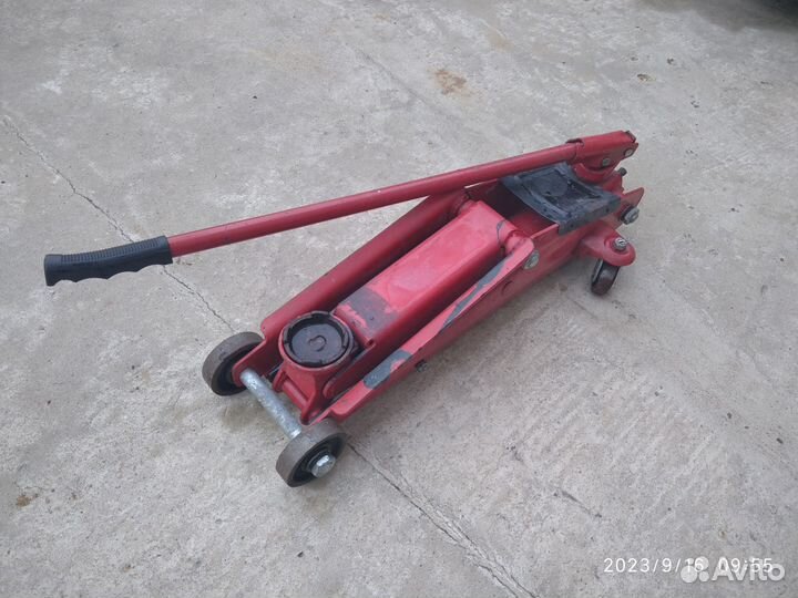 Домкрат гидравлический подкатной домкрат