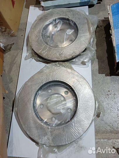 Тормозные диски Volksvagen Golf (2-3)