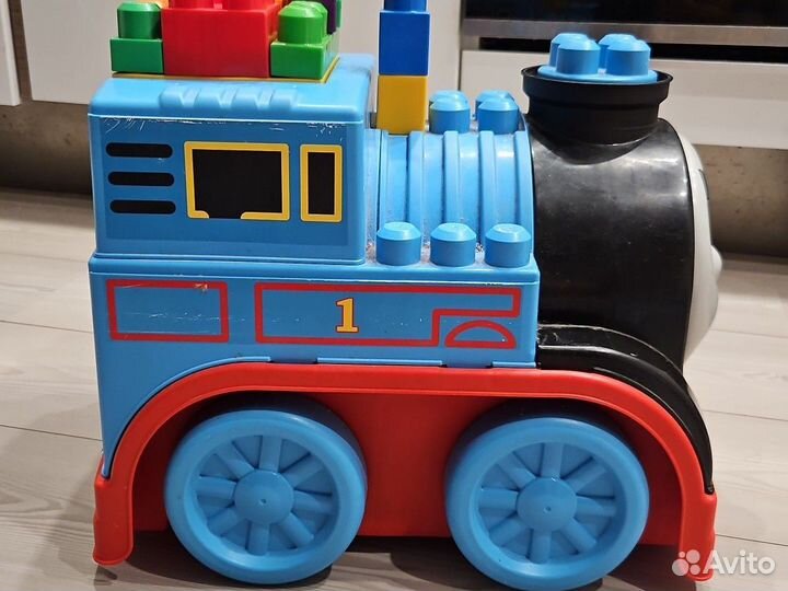 Паровозик томас большой mega bloks