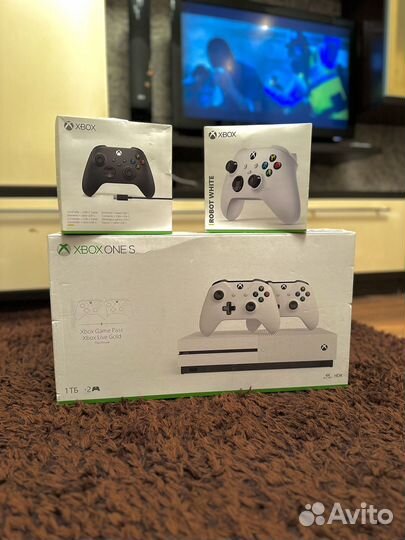 Xbox One s 2 геймпада 1tb