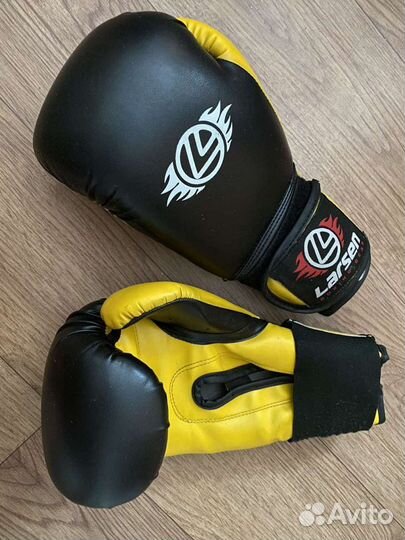 Боксерские перчатки